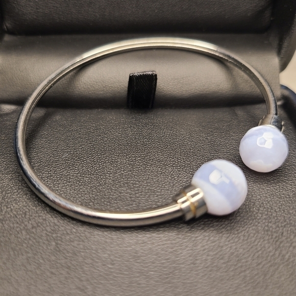 SAVVY CIE JEWELS Flexible Blue Lace Agate Cuff Bracelet, NWOT - Picture 9 of 9